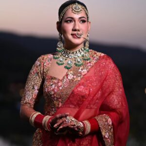 Twinkle R. Vasisht Instagram - 12.03.2024🧿

Outfit by my fav @shyamalbhumika 
Photography by @sourabhkatariaphotography
Location: Udaipur, Rajasthan