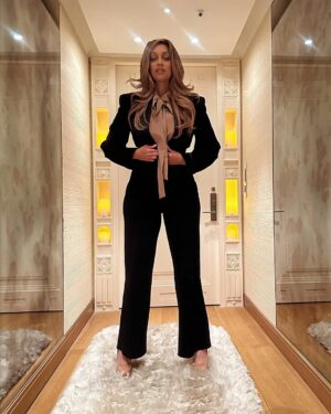Tyra Banks Instagram - BowTy backed up. H2T. Snatched. Back at home… You like?
