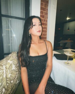 Upasana Singh Thakuri Instagram - 1,2,3 bhani din gandai 💭🤍 🎶 
#jhimjhimauneaankhale