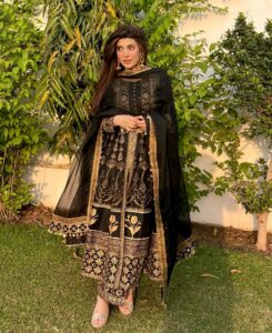 Actress Urwa Hocane HD Photos and Wallpapers April 2024