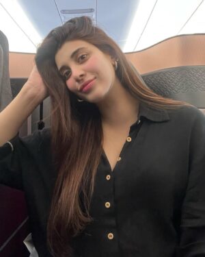 Urwa Hocane Instagram - Touchdown USA ! Had to have countless meals & photo sessions to pass 21 hours 🙈! Alhumdulillah ✈️🇺🇸❤️