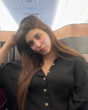 Urwa Hocane Instagram - Touchdown USA ! Had to have countless meals & photo sessions to pass 21 hours 🙈! Alhumdulillah ✈️🇺🇸❤️