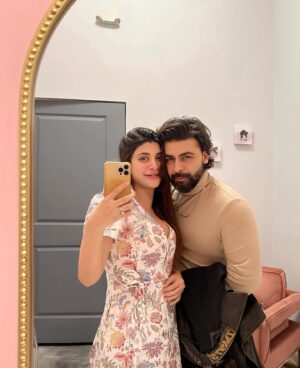 Urwa Hocane Instagram - Aara’s 1 month birthday celebrations have been the perfect end to our USA trip ! Alhumdulillah for family! Hello Pakistan! 🎂💫💖🎉🎈
@farhan_saeed @ghazalarahat @nimra30 @salmansbutt @asher._.hill @faris_saeed1207