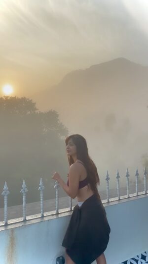 Vaibhavi Joshi Instagram - Be expansive like the sky! 🔱

#instagram #actress #yogini #sky #nature #sun #light #love #expression #lifestyle #happy #smile #pretty #peace #clouds #beauty #beautiful #weekend #reelsinstagram#night #saturday #reels #happiness #loveyourself #goodvibes #instalike #naturelovers #villa #view #health