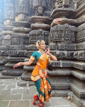 Vaibhavi Kapoor Instagram - Dancing is like dreaming with your feet! 

#bharatnatyam #bharatnatyamdance

#indianclassicaldance #dance #classicaldance #kathak #bharatanatyam #dancer #dancersofinstagram #indiandance #indianclassicaldancers #kathakdance #dancers #bharatnatyam #india #classicaldancer #odissi #classical #art #artist #bharathanatyam #indian #bharatanatyamdancer #indianclassical #kuchipudi #kathakdancer #music #kathakdancers #narthanam #indianclassicalmusic #classicaldancers