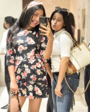 Vaibhavi Kapoor Instagram - Finally we saw each other's face after 1 and half years .... its the bond is still same ... #onlygoodvibes #prettyface