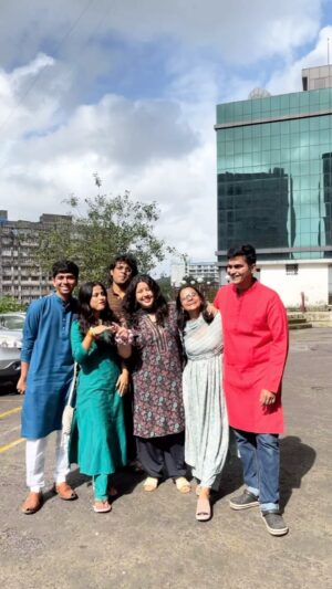 Vaibhavi Kapoor Instagram - Masti hain mijaz mein❤️💛💙💚💜 (every heart has a representation of the people from the reel)