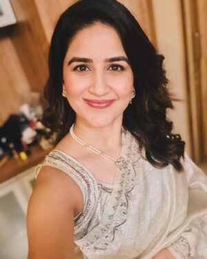 Vaidehi Parashurami Instagram - Me and my selfies saying goodbye to 2024 and welcoming 2025! ✨

#selfie #selfielove 
#selfiequeen👑 #goodbye2024 
#welcome2025 #bekind