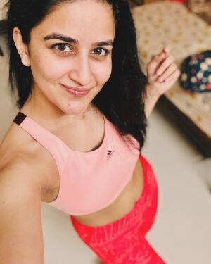Vaidehi Parashurami Instagram - Me and my selfies saying goodbye to 2024 and welcoming 2025! ✨

#selfie #selfielove 
#selfiequeen👑 #goodbye2024 
#welcome2025 #bekind