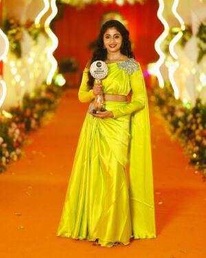 Vaishnavi Arulmozhi Instagram - All thanks to my extended family 💚

Costume : @pvdesignerstudio 
Hair : @abirami.bl 

#vaishnavi #vaishnaviarulmozhi