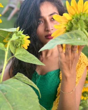 Vaishnavi Arulmozhi Instagram - No filter
Konjam lipstick 💄😉
Kashmir dairies ✨

My camera expert @sivaselvi_sellamuthu 

#vaishnavi #vaishnaviarulmozhi