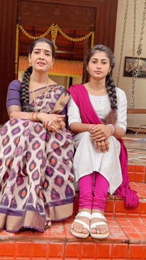 Vaishnavi Arulmozhi Instagram - #nangoorama late for trend🥳🥳🥳 with my veera🥰🥰🥰🥰 @laya.vaish 😍😍😍😍
@zeetamizh