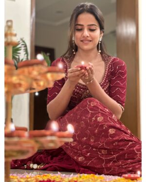 Vaishnavi Chaitanya Instagram - Wrapped in lights, flowers, love and a little bit of sparkle…..
HAPPY DIWALI❤️✨
.
.
.
#diwali