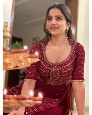 Vaishnavi Chaitanya Instagram - Wrapped in lights, flowers, love and a little bit of sparkle…..
HAPPY DIWALI❤️✨
.
.
.
#diwali