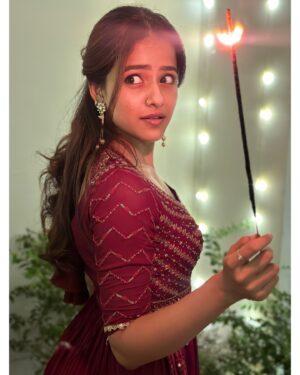 Vaishnavi Chaitanya Instagram - Wrapped in lights, flowers, love and a little bit of sparkle…..
HAPPY DIWALI❤️✨
.
.
.
#diwali