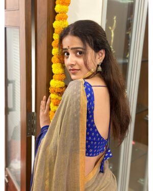 Vaishnavi Chaitanya Instagram - I love festival vibes❤️✨
Lets fill our home with flowers and prayers 😇
.
.
#diwali