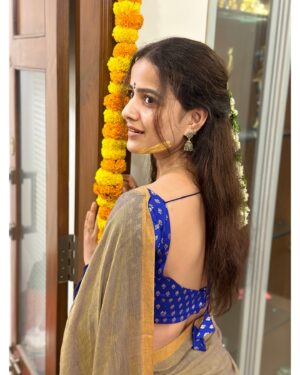 Vaishnavi Chaitanya Instagram - I love festival vibes❤️✨
Lets fill our home with flowers and prayers 😇
.
.
#diwali