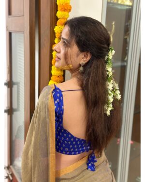 Vaishnavi Chaitanya Instagram - I love festival vibes❤️✨
Lets fill our home with flowers and prayers 😇
.
.
#diwali