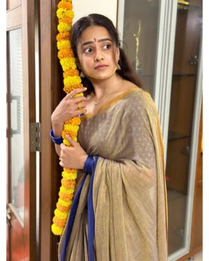 Vaishnavi Chaitanya Instagram - I love festival vibes❤️✨
Lets fill our home with flowers and prayers 😇
.
.
#diwali