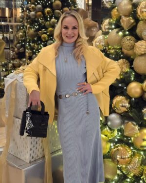 Valentina Shevchenko Instagram - Happy New Year 2025 ! 🎄❄️☃️✨️❤️