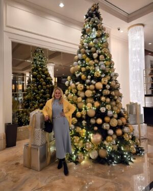Valentina Shevchenko Instagram - Happy New Year 2025 ! 🎄❄️☃️✨️❤️