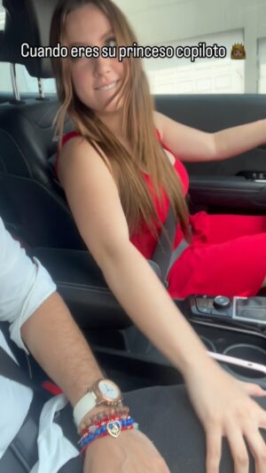 Valentina de Abreu Instagram - Cuando ella toma las riendas del volante 😂 si! Así nos sentimos los hombres cuando ellas conducen, y somos felices ❣️😂 comenta si tu novia es así 👀