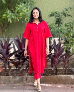 Vandana Lalwani Instagram - Celebrating the joy of Christmas with a touch of tradition ✨🎄 
Wishing you all a MERRY CHRISTMAS filled with love, light, and a beautiful blend of cultures! ❤️🎅

Wearing @unidraa my favourite 🤩 
#merrychristmas #red #coordset #cottonoutfit #vandanalalwani #ootd #instapic #unidraa