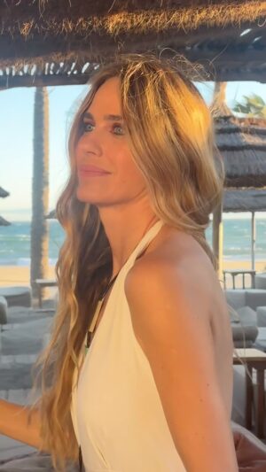 Vanesa Romero Instagram - Antes de grabar 🎬, unos bailecitos para animarnos 🙈🤪
@franciscoleon 
@life.styleontv