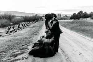 Vanessa Lachey Instagram - ❤️Happy Birthday to Us, My Love❤️ 19 years we have celebrated together… I’m always ALWAYS “By Your Side”!