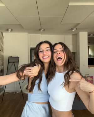 Vanessa Mai Instagram - 2024, I loved you 🫶🏼

1. Viel hinter und auf der Bühne
2. Beach Life
3. Als ich noch nicht wusste, dass Schneemann so abgeht 
4. Seehütten-Urlaub
5. Zuhause in der Porsche-Arena
6. Zweites Mal LA - Überraschung incoming
7. Keine Ahnung wie viel TV-Formate 
8. Smoothies in NYC haben es in sich 
9. TV Spot für 2025
10. Mein erstes Parfüm
11. Cameo-Rolle
12. Schönste Tour
13. Als wir für meine eigene Pizza geshootet haben
14. Wir sind himbeerrot 
15. Im Paradies gestrandet 
16. Erfolgreichster ARD-Kultur Podcast??
17. Lieblingsessen in Kroatien
18. 2x Covergirl
19. Mein schlimmster Sonnenbrand
20. Alles zusammen mit dir