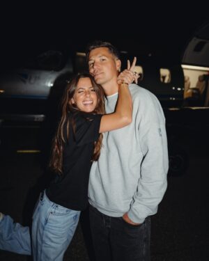 Vanessa Mai Instagram - 2024, I loved you 🫶🏼

1. Viel hinter und auf der Bühne
2. Beach Life
3. Als ich noch nicht wusste, dass Schneemann so abgeht 
4. Seehütten-Urlaub
5. Zuhause in der Porsche-Arena
6. Zweites Mal LA - Überraschung incoming
7. Keine Ahnung wie viel TV-Formate 
8. Smoothies in NYC haben es in sich 
9. TV Spot für 2025
10. Mein erstes Parfüm
11. Cameo-Rolle
12. Schönste Tour
13. Als wir für meine eigene Pizza geshootet haben
14. Wir sind himbeerrot 
15. Im Paradies gestrandet 
16. Erfolgreichster ARD-Kultur Podcast??
17. Lieblingsessen in Kroatien
18. 2x Covergirl
19. Mein schlimmster Sonnenbrand
20. Alles zusammen mit dir