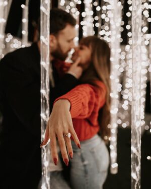Vanessa Morgan Instagram - Merry Christmas Eve from me and my fiancé 😭💍🎁
.
.

💍: @brilliantearth 
📸: @unspokenphotography