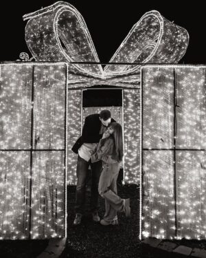 Vanessa Morgan Instagram - Merry Christmas Eve from me and my fiancé 😭💍🎁
.
.

💍: @brilliantearth 
📸: @unspokenphotography