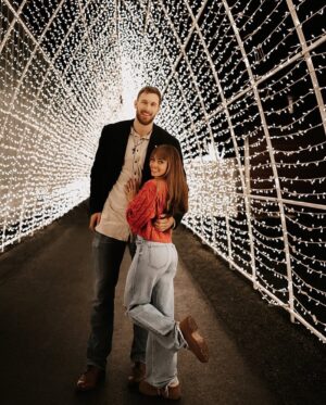 Vanessa Morgan Instagram - Merry Christmas Eve from me and my fiancé 😭💍🎁
.
.

💍: @brilliantearth 
📸: @unspokenphotography