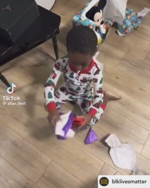 Vanessa Williams Instagram - Hope your Christmas was a #THRILLER! Love this so much had to repost! Posted @withregram • @blklivesmatter We hope everyone is soaking in the holiday joy and letting it fill their soul—just like Little Man let this music move his 💗⚡️🙏🏾