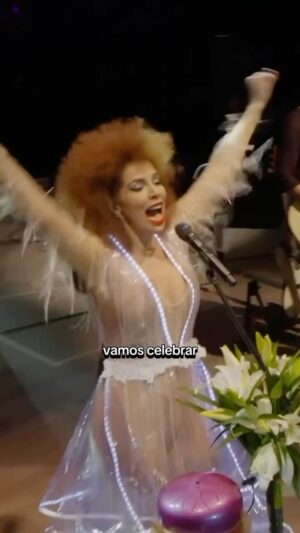 Vanessa da Mata Instagram - “Não deixe que ninguém te tire o sorriso
Há sempre alguma coisa para celebrar”
✨🙌🏼

#VanessadaMata