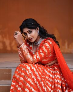 Actress Vasanthi Krishnan HD Photos and Wallpapers January 2025