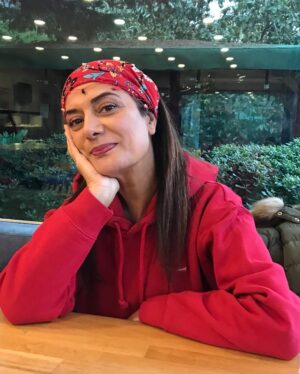 Veda Yurtsever Instagram - Eşarbını yan bağlama , ağzını yamultma adlı çalışmamız;))