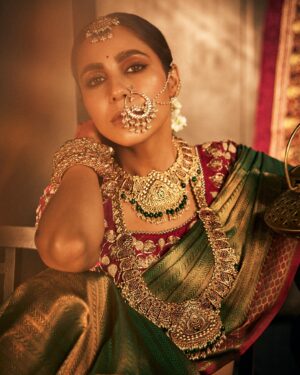 Veebha Anand Instagram - 🍃🪷🍃

📸 @rachitvoraphotography 
👗 @sanalakhanifashionstylist 
MUAH @blush_on_by_shrutishah @the_hair_flares 
Jewelry @flyrobe_srishringarr 
Blouse @yosshitanehafashionstudio