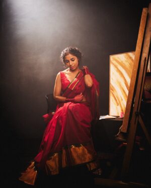 Veebha Anand Instagram - कला और कहानी।

@rachitvoraphotography @sanalakhanifashionstylist @blush_on_by_shrutishah @the_hair_flares @shopmittisae