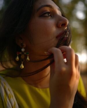 Veena Nandhakumar Instagram - Photo @shajeerzeer 
Associated @abhijithka 

Creative Dir & Styling : @srindaa - wen u got  a friend whom you can address as “style guru".

MUA - @sanaah_farhan 
Assisted @ba_nu_faasi_ 

Wardrobe - @ka_sha_india at @onezeroeight.stl 

Hair accessories - @romanarsinghaniofficial at @onezeroeight.stl 

Earings - @zariinjewelry at @onezeroeight.stl 

 Rings - @romanarsinghaniofficial @zariinjewelry at @onezeroeight.stl