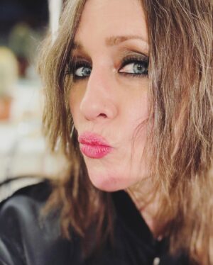 Vera Farmiga Instagram - ❌🅾️❌🅾️ Here’s to our next trip around the sun. ❤️❤️❤️