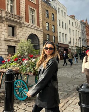 Victoria Baldesarra Instagram - Feels good to be back 🇬🇧