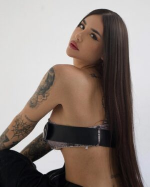 Victoria Macan Instagram - eiii, qual a fav de vocês? 🖤
1, 2, 3 ou 4? 

de onde veio essas, tem muito mais 🤭 será que eu solto o dedinnnn aqui?!
