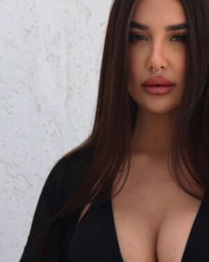Victoria Macan Instagram - out of the ordinary 🖤