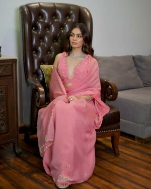 Viddhi Giri Instagram - The past two months have been a total fashion ride! I’ve loved every single moment of dressing up for all the occasions and each outfit just brought a different vibe ✨✨✨
.
#recentoutfits #festiveglam #virtualstylist