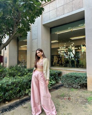 Viddhi Giri Instagram - The past two months have been a total fashion ride! I’ve loved every single moment of dressing up for all the occasions and each outfit just brought a different vibe ✨✨✨
.
#recentoutfits #festiveglam #virtualstylist
