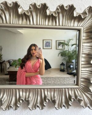 Viddhi Giri Instagram - The past two months have been a total fashion ride! I’ve loved every single moment of dressing up for all the occasions and each outfit just brought a different vibe ✨✨✨
.
#recentoutfits #festiveglam #virtualstylist