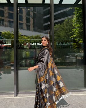 Viddhi Giri Instagram - The past two months have been a total fashion ride! I’ve loved every single moment of dressing up for all the occasions and each outfit just brought a different vibe ✨✨✨
.
#recentoutfits #festiveglam #virtualstylist