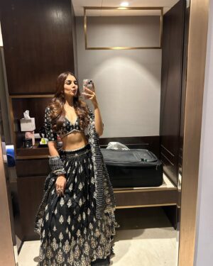 Viddhi Giri Instagram - Last glimpses from Gujarat 🧡
.
#navratrispecial #garba #previouslyon #lifelately #gujjulove